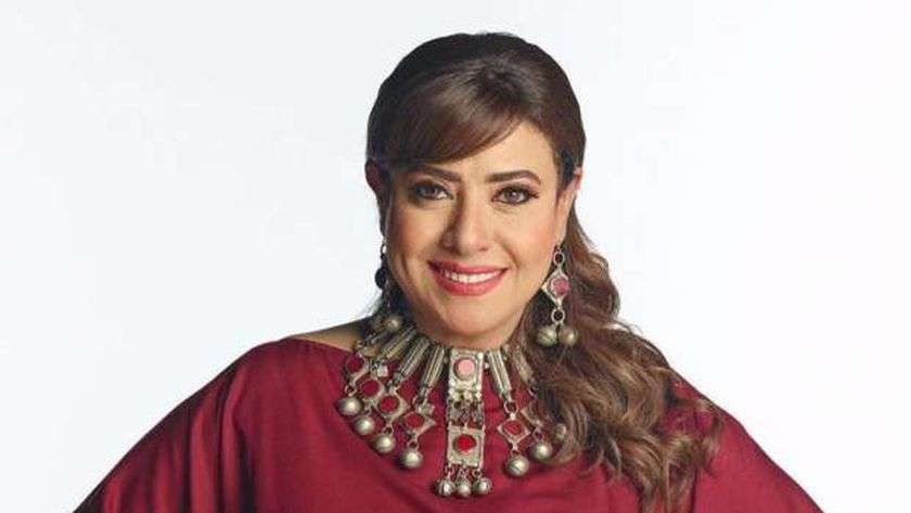 الفنانة نشوي مصطفي