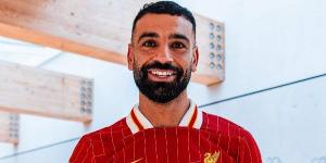 مكالمة ميسي مع محمد صلاح تقلق جماهير ليفربول