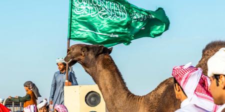 جماهير مهرجان الملك عبد العزيز للإبل تخطف الأنظار - سعودي فايف