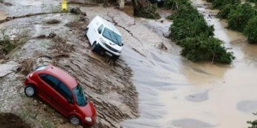 استمرار البحث عن المفقودين فى فيضان فالنسيا وتنظيف الشوارع.. فيديو - مصر بوست