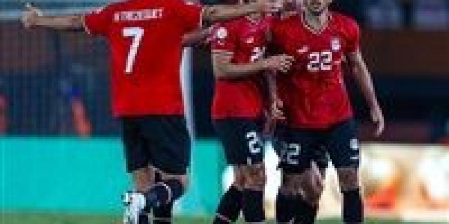 منتخب مصر بالأحمر وكاب فيردي بالأزرق