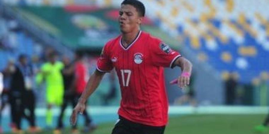 طبيب منتخب مصر يفحص محمد شحاتة لتحديد درجة مزق العضلة الضامة - سعودي فايف