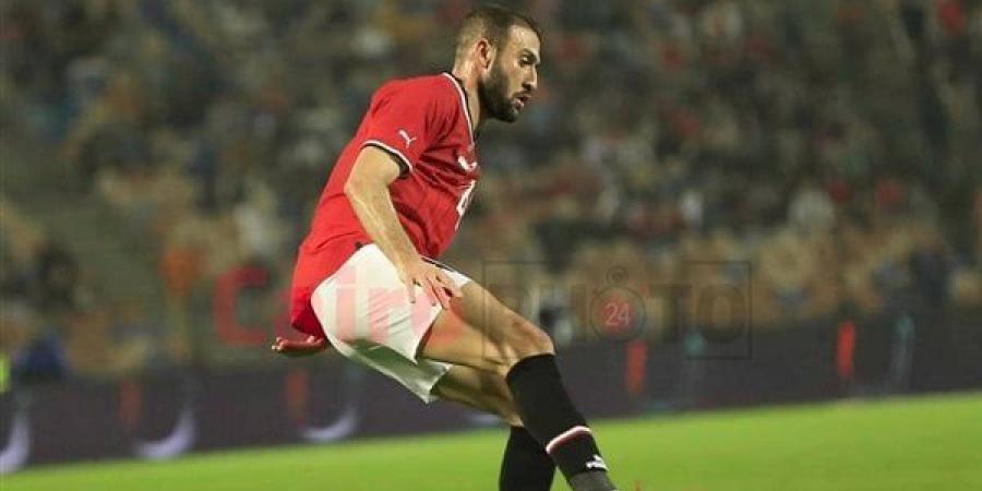 عمر كمال ينتظر إشارة حسام حسن لقيادة الجبهة اليمنى لمنتخب مصر أمام بوتسوانا - سعودي فايف