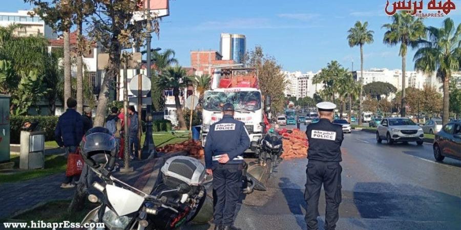 طنجة.. إصابات جراء اصطدام شاحنة محملة ب”الطوب” بلوحة إشهارية (صور)