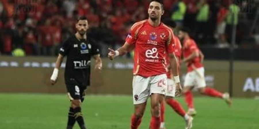 طاهر محمد يغيب عن الأهلي أمام البنك بسبب تراكم الإنذارات - سعودي فايف