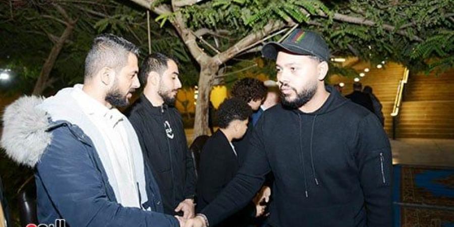 نجوم الفن والرياضة فى عزاء والد زوجة حمادة هلال - سعودي فايف