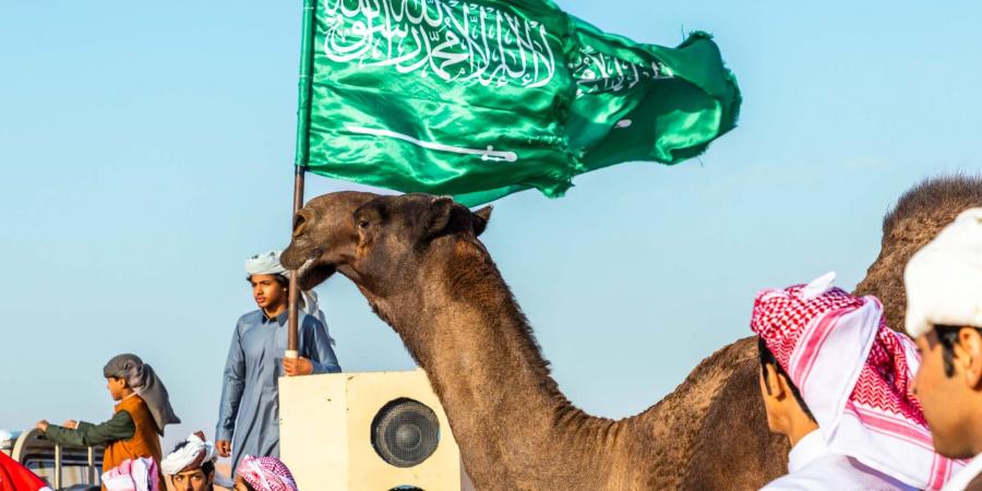 جماهير مهرجان الملك عبد العزيز للإبل تخطف الأنظار - سعودي فايف