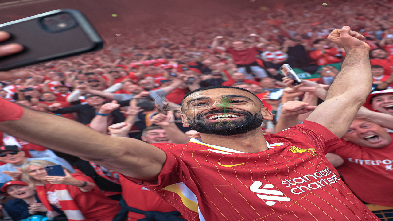 محمد صلاح يكشف سر احتفال ” السيلفي ” مع جماهير ليفربول