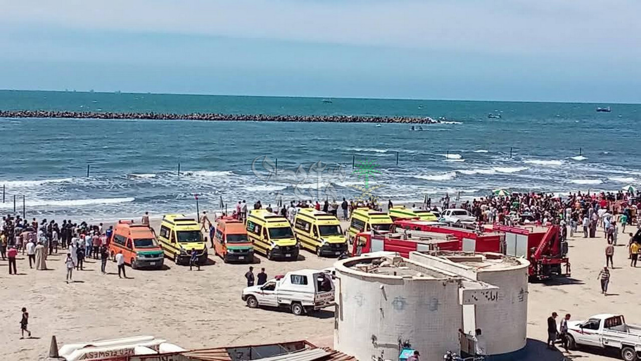 عاجل.. سقوط طائرة في بحر رأس البر بالقرب من الشاطىء وسط ذعر المصطافين
