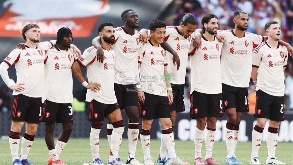 ابتسامة غامضة من محمد صلاح بعد خسارة ليفربول أمام كريستال بالاس
