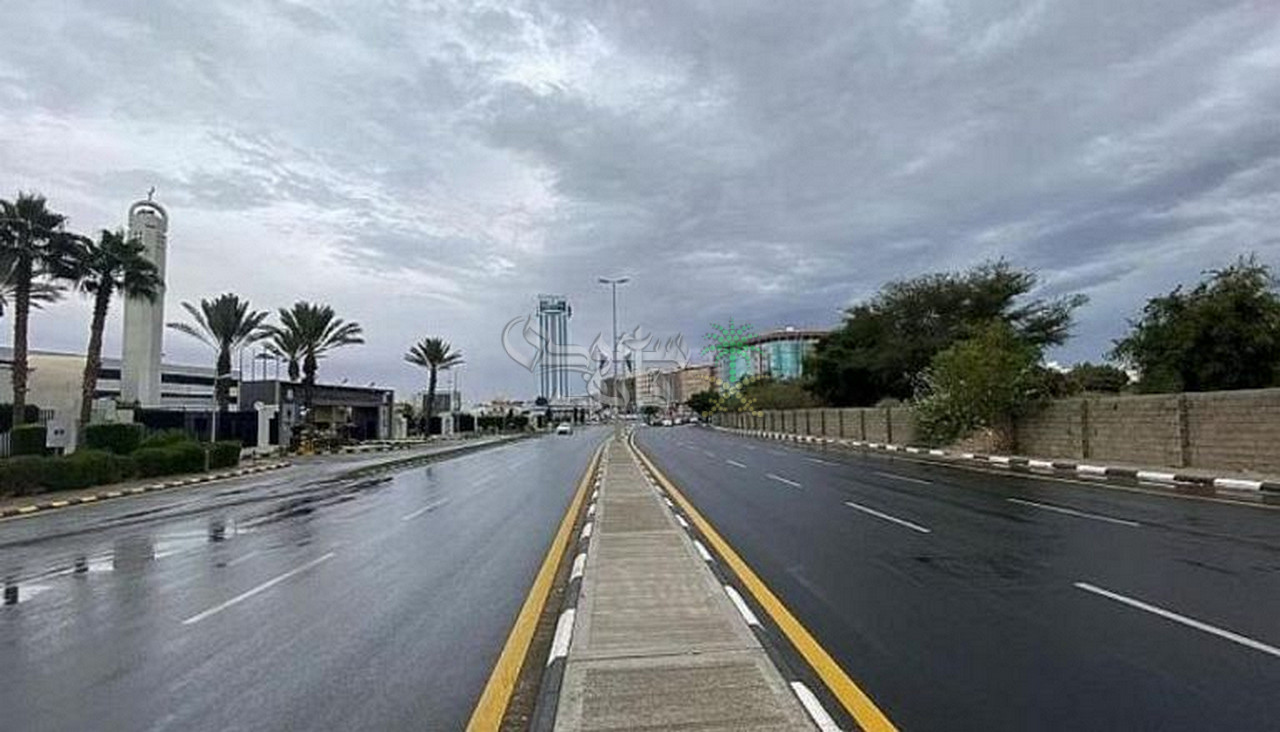 طقس السعودية اليوم.. توقعات بهطول أمطار رعدية ورياح نشطة في عدة مناطق