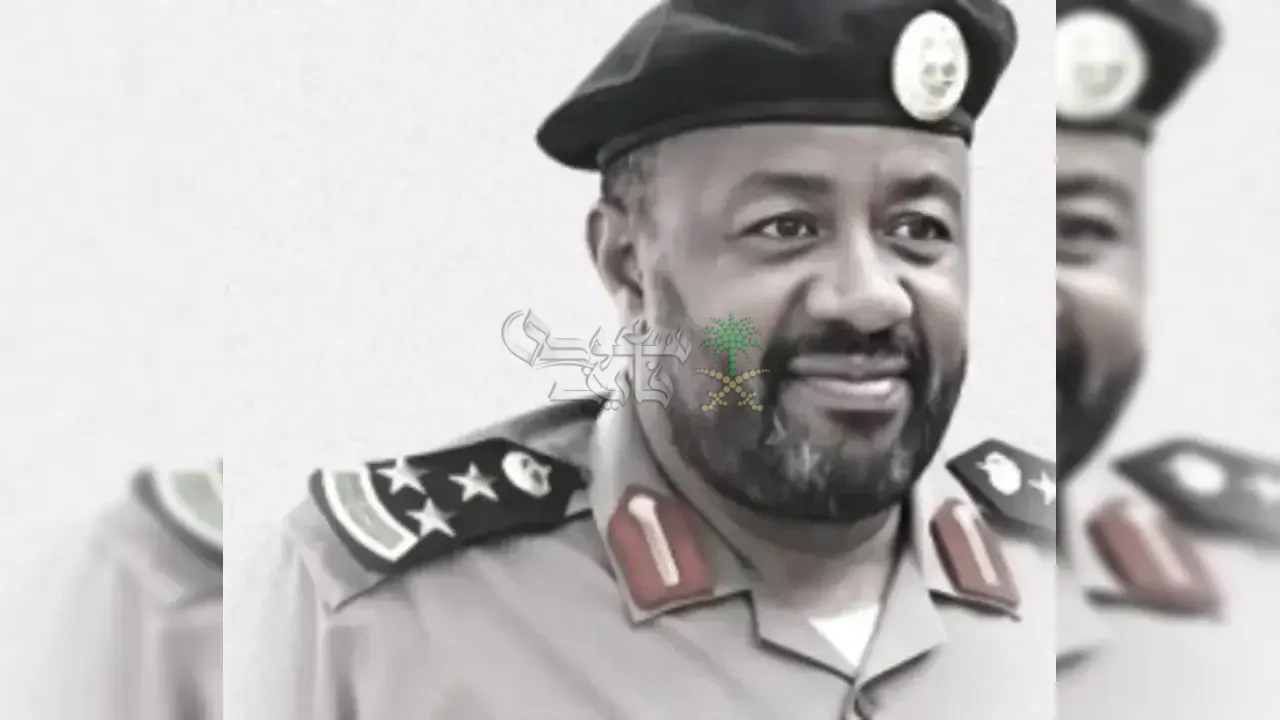 سجدة وداع.. وفاة العميد عبدالله المحمد تترك أثراً عميقاً بين محبيه وقصته الإنسانية تثير مشاعر السعوديين