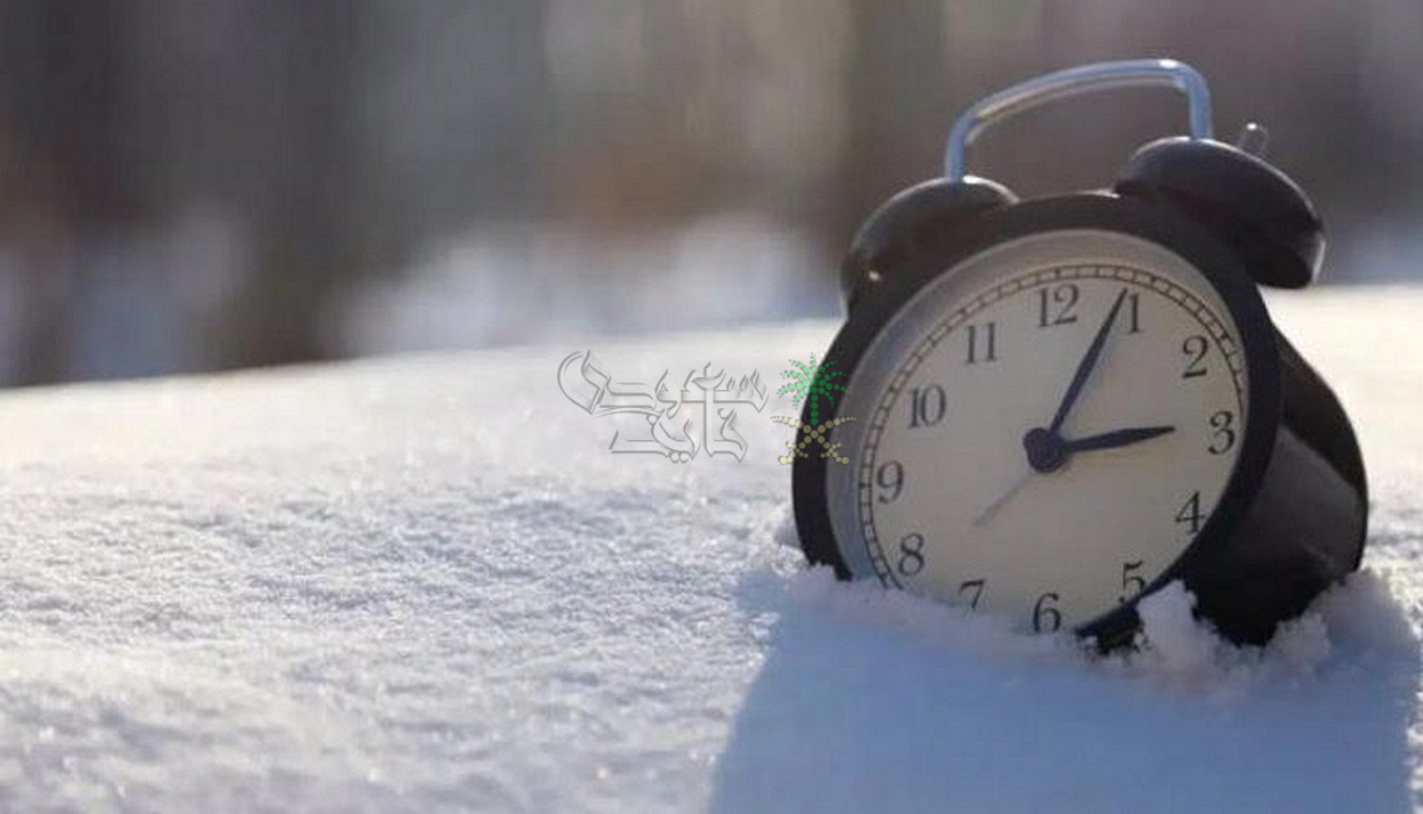 نصائح فعالة لضبط دورة نومك مع تغيير الساعة والتحول إلى التوقيت الشتوي 2025