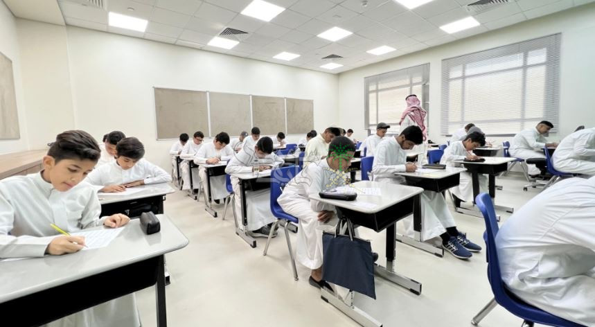 ما هي حقيقة تمديد إجازة منتصف العام 1447 وجدول الإجازات كاملة للطلاب