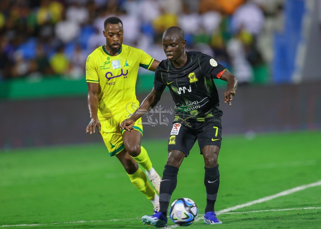 سهرة الحسم.. موعد مباراة الخليج والاتحاد في دوري روشن السعودي 2025-2026 والقنوات الناقلة