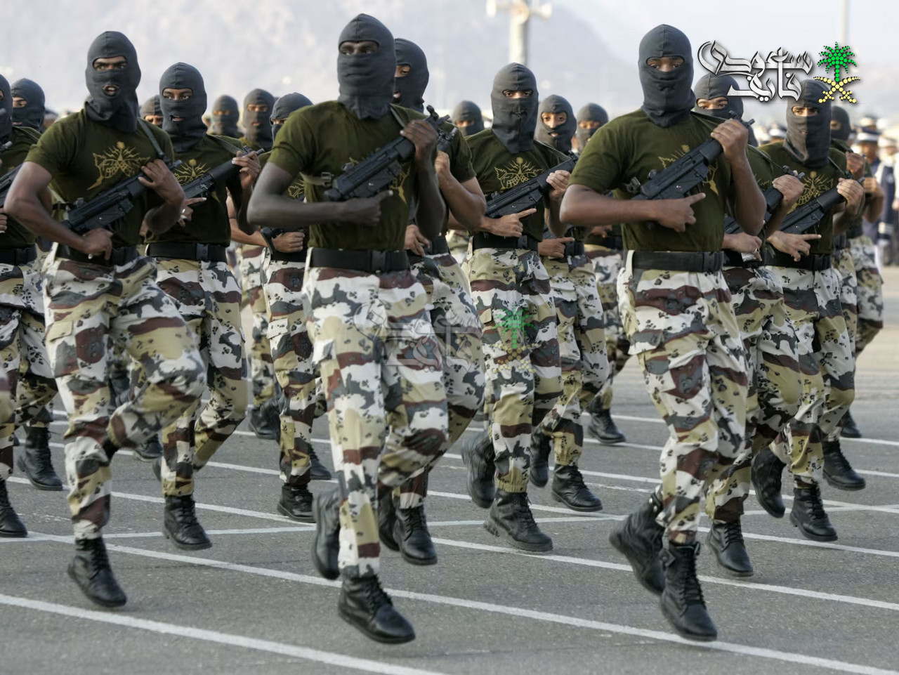 قاعدة الملك عبدالعزيز الجوية.. وصول قوة باكستانية إلى السعودية يثير التساؤلات